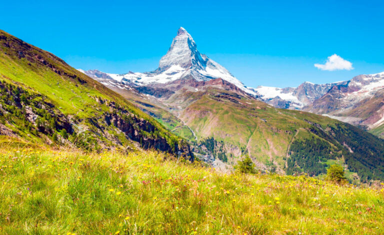 Matterhorn, Suiza, Alpes, desprendimiento en el Matterhorn, Matterhorn Suiza, Matterhorn Zermatt, Alpes suizos, desprendimiento de rocas, guías de montaña Matterhorn, riesgo de caída de rocas, permafrost en los Alpes, calor en los Alpes, Breuil-Cervinia, Zermatt, Liongrat