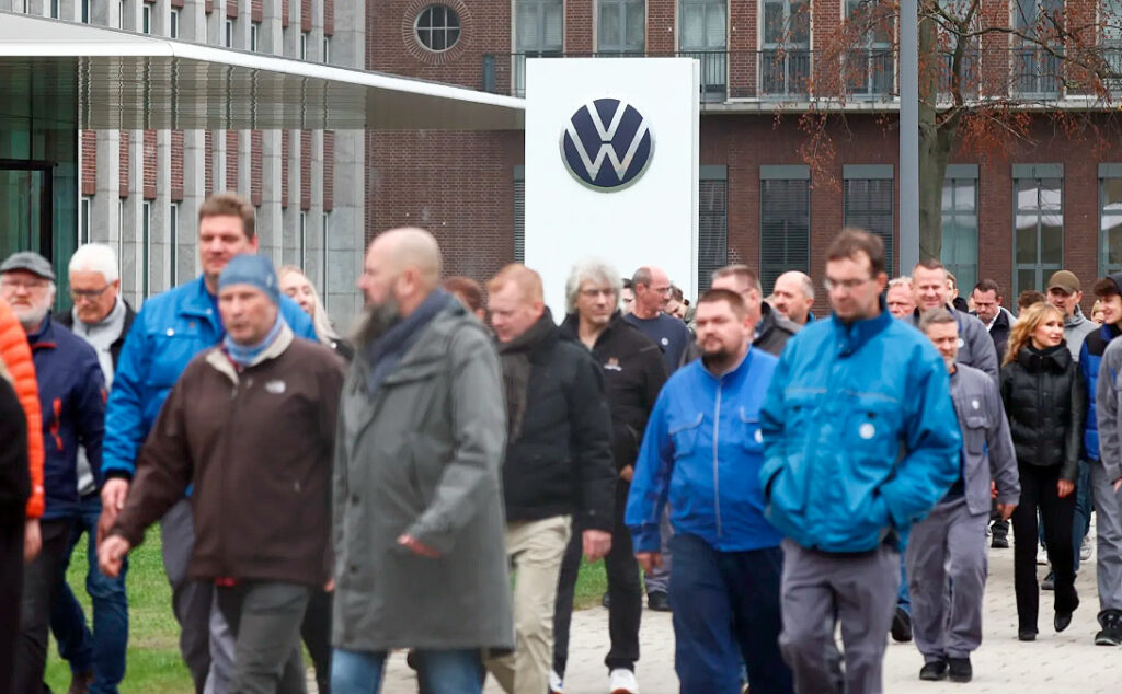 Volkswagen, Oliver Blume, Daniela Cavallo, Betriebsrat Volkswagen, trabajadores de Volkswagen, empleos Volkswagen, recortes Volkswagen, ajuste Volkswagen, plantas Volkswagen Alemania, fábricas Volkswagen, Volkswagen Wolfsburg, Volkswagen 500.000 vehículos, Volkswagen 50.000 empleos, industria automotriz alemana, crisis industria automotriz Alemania, Volkswagen Argentina, Volkswagen General Pacheco