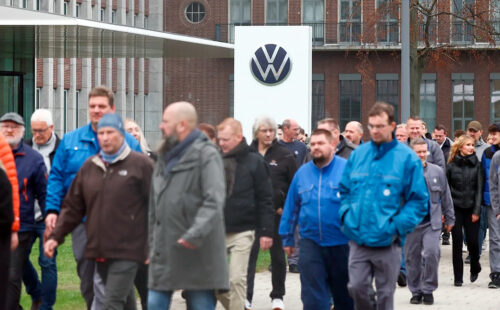 Volkswagen, Oliver Blume, Daniela Cavallo, Betriebsrat Volkswagen, trabajadores de Volkswagen, empleos Volkswagen, recortes Volkswagen, ajuste Volkswagen, plantas Volkswagen Alemania, fábricas Volkswagen, Volkswagen Wolfsburg, Volkswagen 500.000 vehículos, Volkswagen 50.000 empleos, industria automotriz alemana, crisis industria automotriz Alemania, Volkswagen Argentina, Volkswagen General Pacheco