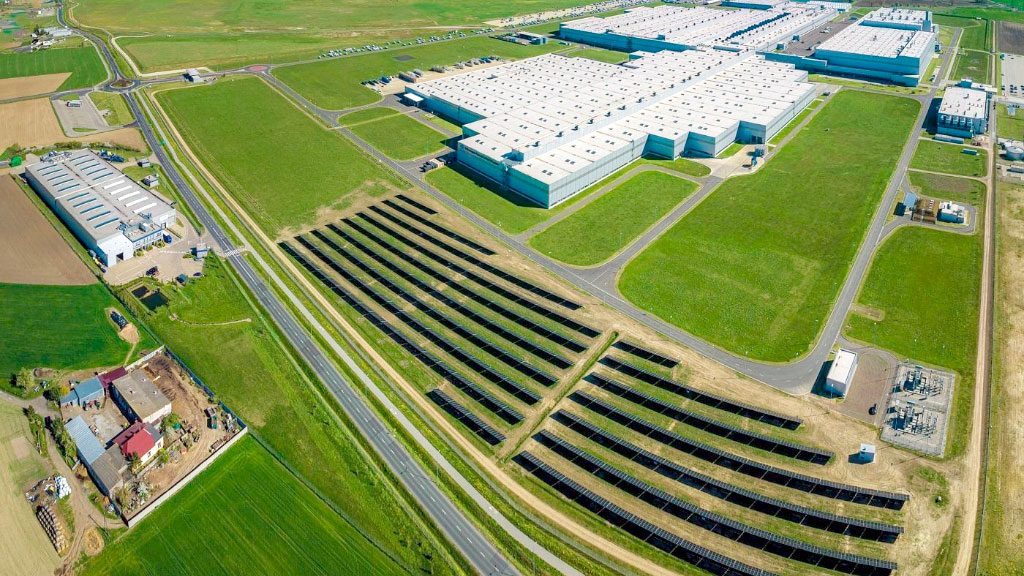 Volkswagen, Energía solar, Sostenibilidad, paneles solares, ovejas, agrivoltaica, solar grazing, biodiversidad, sostenibilidad, energías renovables, parque solar, Volkswagen Poznań, Polonia, Universidad de Poznań, mantenimiento de paneles solares, transición energética, pastoreo solar, medio ambiente, cambio climático, innovación ambiental, industria automotriz, por qué Volkswagen usa ovejas, ovejas entre paneles solares, Volkswagen paneles solares Polonia, agrivoltaica Volkswagen, qué es el solar grazing, biodiversidad en parques solares, energías renovables Volkswagen, ovejas para mantener paneles solares