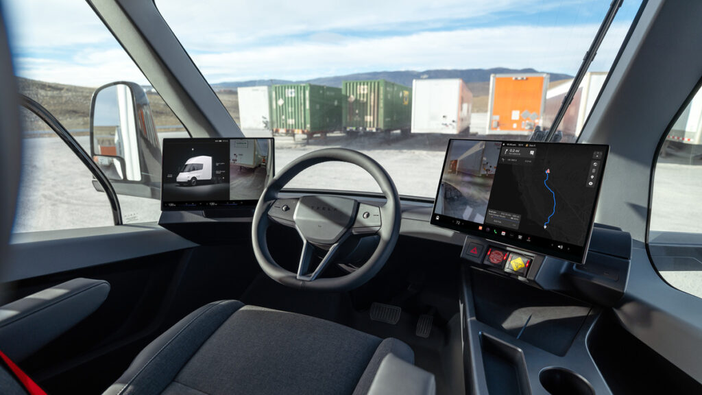 03_cabina_tesla_semi_1200x675