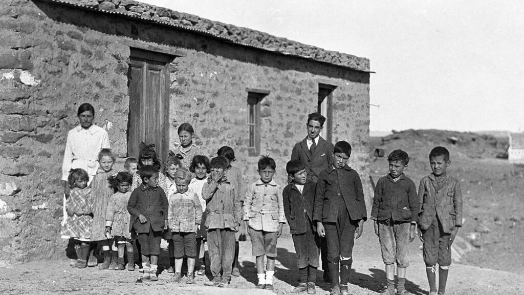 03_escuela_campamento_1919_1200x675