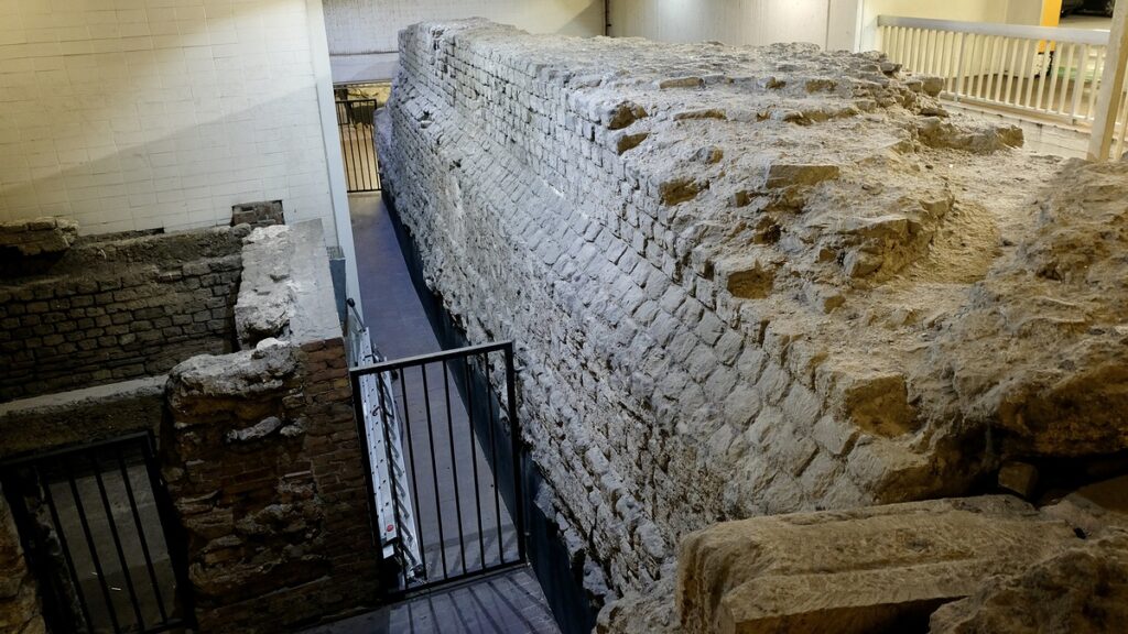 04-muralla-romana-colonia