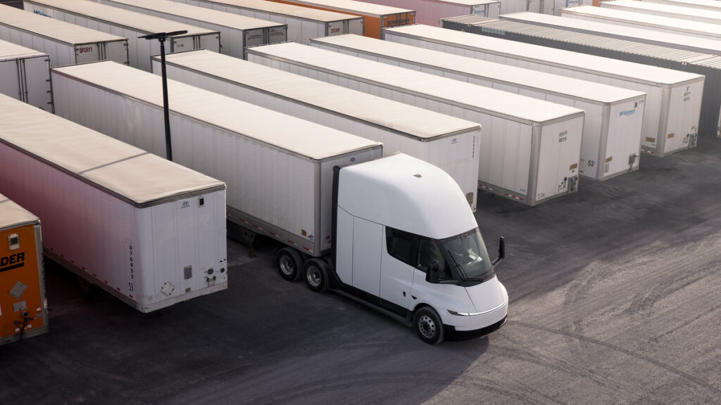 04_flota_tesla_semi_1200x675