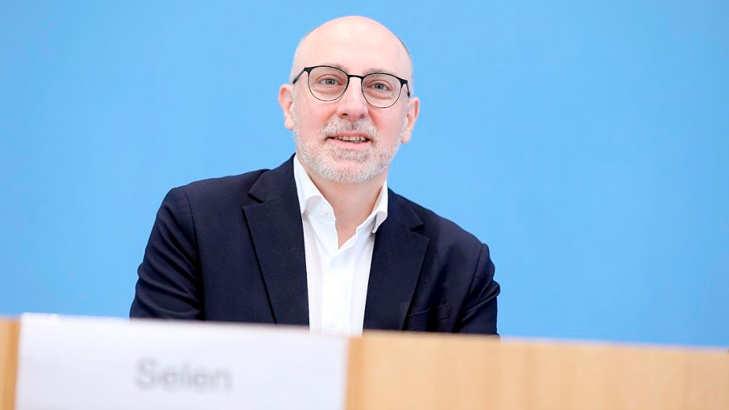 Alemania, China, espionaje científico, visas Alemania China, estudiantes chinos en Alemania, investigadores chinos en Alemania, espionaje científico, espionaje científico China, seguridad científica Alemania, investigación científica Alemania, Verfassungsschutz, Sinan Selen, universidades alemanas, inteligencia artificial China, computación cuántica China, transferencia de tecnología China, cooperación científica Alemania China, Plataforma Nacional para la Seguridad de la Investigación