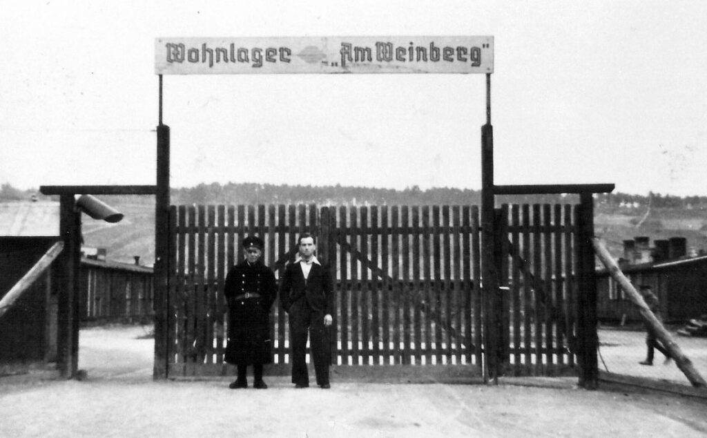 Austria, Mauthausen, Hirtenberg, campo de concentración de Hirtenberg, Leobersdorf, campo de concentración de Mauthausen, nazismo en Austria, trabajo forzado nazi, prisioneras de Mauthausen, mujeres en campos de concentración, Auschwitz, Segunda Guerra Mundial, memoria del nazismo, campo nazi en Austria, parque comercial Leobersdorf, Lidl Austria, Wilhelm-Gustloff-Werke, industria armamentística nazi