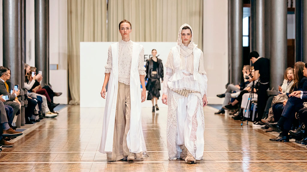BAFWEEK, Unión Europea, Austria, Europa inspira Argentina diseña, Unión Europea Argentina, moda argentina, diseño argentino, Universidad de Palermo, estudiantes de Diseño de Moda, jóvenes diseñadores argentinos, Austria, moda austríaca, diseño austríaco, Echoes der Tiefe, Tatiana Benaroch, Nueva Bauhaus Europea, Bauhaus, Wiener Werkstätte, Secesión Vienesa, Viena, cultura austríaca, diseño de indumentaria, moda sostenible, Palacio de las Aguas Corrientes, BAFWEEK 2026, BAFWEEK Argentina