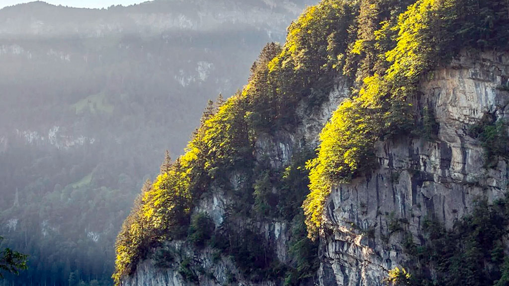 Suiza, Brünig Mega Safe, seguridad patrimonial, bóvedas en Suiza, seguridad patrimonial Suiza, Thomas Gasser, bóvedas bajo la montaña, Lungern Suiza, Brünig Obwalden, cámaras de alta seguridad, custodia de bienes de lujo, bóvedas privadas Suiza, 99 años de seguridad, Gasser Felstechnik, Schweizerische Nationalbank