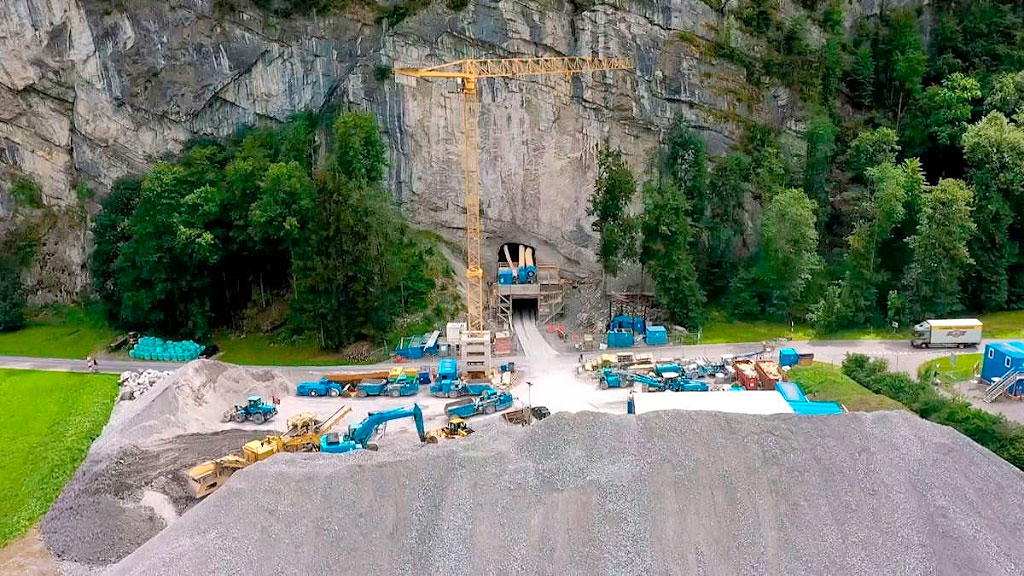 Suiza, Brünig Mega Safe, seguridad patrimonial, bóvedas en Suiza, seguridad patrimonial Suiza, Thomas Gasser, bóvedas bajo la montaña, Lungern Suiza, Brünig Obwalden, cámaras de alta seguridad, custodia de bienes de lujo, bóvedas privadas Suiza, 99 años de seguridad, Gasser Felstechnik, Schweizerische Nationalbank