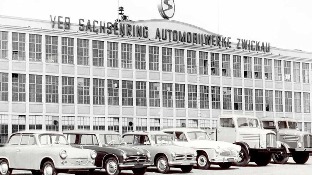 Alemania, reunificación, República Democrática Alemana, Alemania Oriental, empresas alemanas, economía de Alemania Oriental, reunificación alemana, economía alemana, grandes empresas de Alemania, Este de Alemania, Silicon Saxony, Dresde, semiconductores en Alemania, industria alemana, Volkswagen Zwickau, Tesla Grünheide, Jenoptik, industria tecnológica alemana, brecha Este-Oeste, economía del Este alemán.