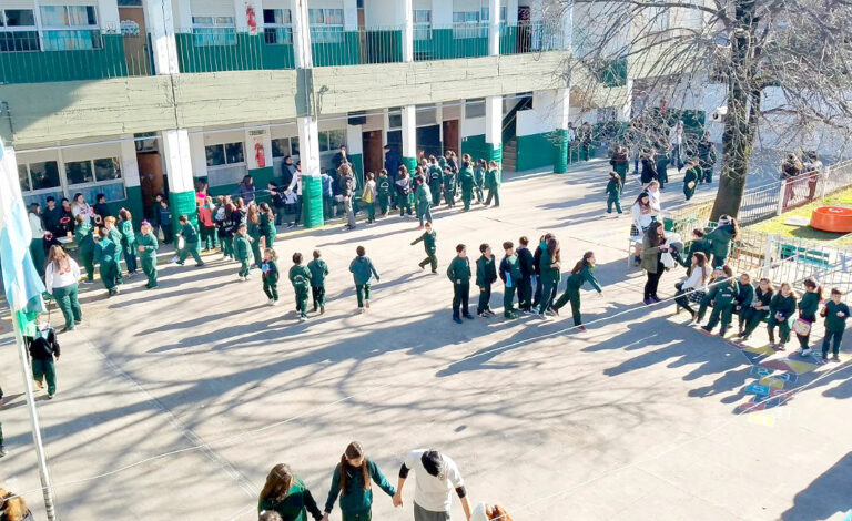 Instituto Evangélico Luis Siegel, Congregación Evangélica Alemana en Buenos Aires, Los Polvorines, colegio alemán Los Polvorines, colegio alemán en Los Polvorines, colegios alemanes en Argentina, colegios alemanes Buenos Aires, educación alemana en Argentina, educación alemana Buenos Aires, Instituto Evangélico Luis Siegel 50 años, 50 años Instituto Luis Siegel, Congregación Evangélica Alemana en Buenos Aires, CEABA, August Ludwig Siegel, Luis Siegel, escuela alemana Buenos Aires, comunidad alemana en Argentina, comunidad germanoparlante Argentina, educación evangélica, diaconía, Centro de Día Arcángel Gabriel, Día del Maestro
