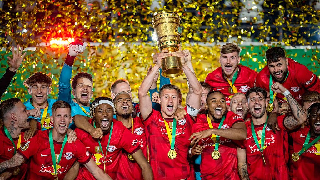 Leipzig, RB Leipzig, República Democrática Alemana, Red Bull Leipzig, RB Leipzig historia, Alemania Oriental, RDA, fútbol de Alemania Oriental, fútbol de la RDA, reunificación alemana, Red Bull, Red Bull Arena, regla 50+1, 50+1 Alemania, fútbol alemán, Lokomotive Leipzig, Chemie Leipzig, deporte en la RDA, Revolución Pacífica de Leipzig, Leipzig 1989.