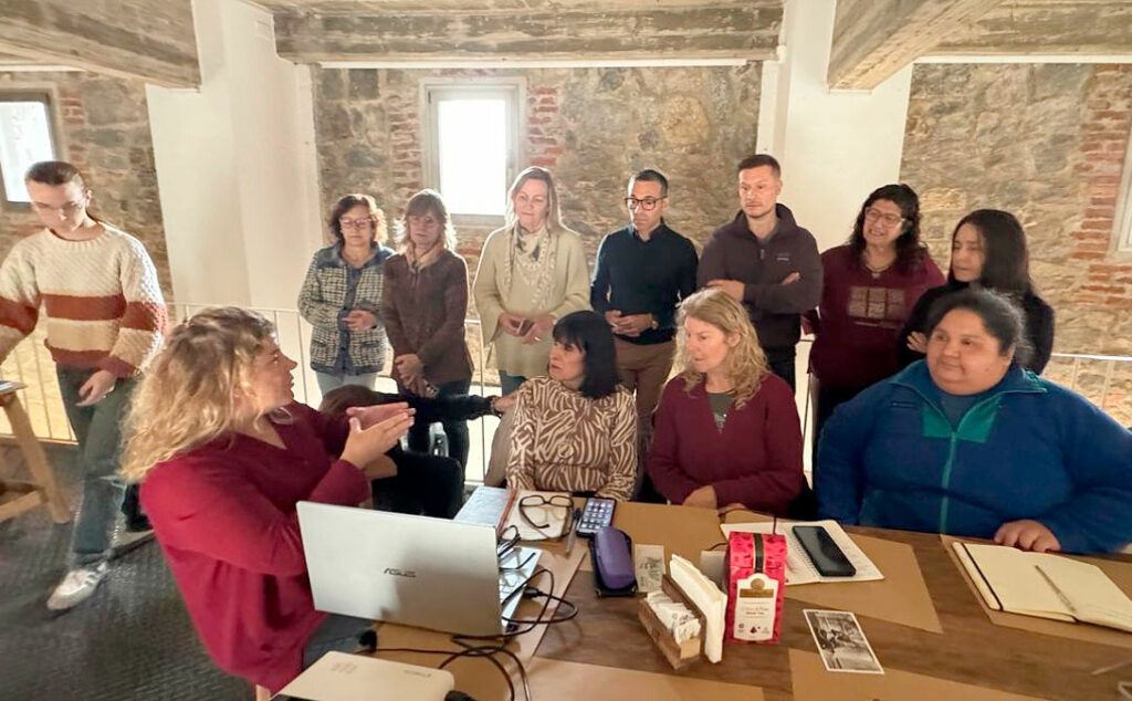 Raíces Alemanas en Tandil, comunidad argentino-alemana, Tandil, alemanes en Tandil, comunidad alemana en Tandil, herencia alemana, cultura alemana en Argentina, inmigración alemana en Argentina, patrimonio alemán en Argentina, memoria argentino-alemana, Archivo Histórico, fotografía con celular, patrimonio cultural, identidad cultural, asociaciones argentino-alemanas, Federación de Asociaciones Argentino-Germanas, FAAG, Marina De Pian, historia de Tandil