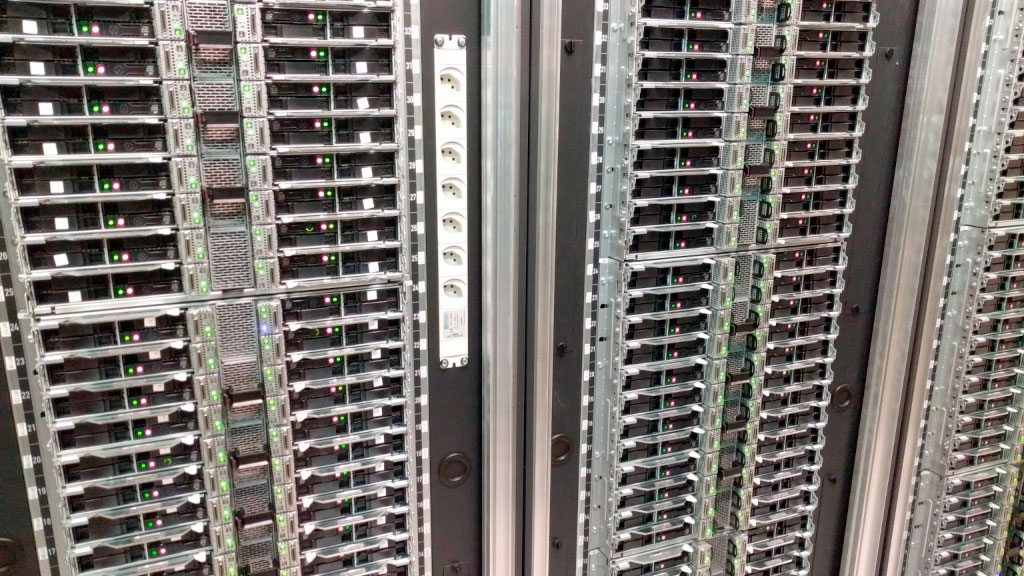 supercomputadora, Universidad Nacional de Córdoba, Suiza, Helvetios, supercomputadora UNC, Suiza Argentina, EPFL, Escuela Politécnica Federal de Lausana, computación de alto desempeño, CCAD UNC, supercomputación Argentina, 288 nodos, 10.000 núcleos, cooperación científica Suiza Argentina, Dante Paz, Antonio Russo, Nicolás Wolovick, astronomía UNC, tecnología Suiza Argentina