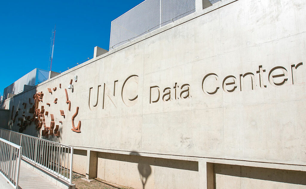 supercomputadora, Universidad Nacional de Córdoba, Suiza, Helvetios, supercomputadora UNC, Suiza Argentina, EPFL, Escuela Politécnica Federal de Lausana, computación de alto desempeño, CCAD UNC, supercomputación Argentina, 288 nodos, 10.000 núcleos, cooperación científica Suiza Argentina, Dante Paz, Antonio Russo, Nicolás Wolovick, astronomía UNC, tecnología Suiza Argentina