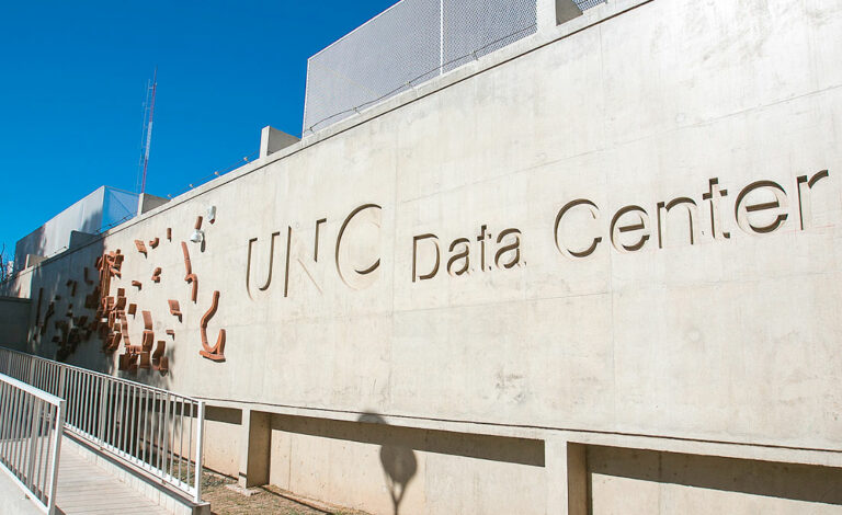supercomputadora, Universidad Nacional de Córdoba, Suiza, Helvetios, supercomputadora UNC, Suiza Argentina, EPFL, Escuela Politécnica Federal de Lausana, computación de alto desempeño, CCAD UNC, supercomputación Argentina, 288 nodos, 10.000 núcleos, cooperación científica Suiza Argentina, Dante Paz, Antonio Russo, Nicolás Wolovick, astronomía UNC, tecnología Suiza Argentina