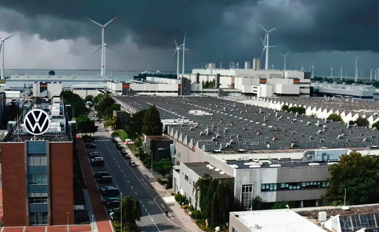 Volkswagen, industria automotriz, empleo, Volkswagen Alemania, Volkswagen Zukunftsplan 2030, Zukunftsplan 2030, recortes Volkswagen, Volkswagen 50.000 empleos, despidos Volkswagen, empleos Volkswagen Alemania, fábricas Volkswagen Alemania, plantas Volkswagen Alemania, crisis Volkswagen, reestructuración Volkswagen, industria automotriz alemana, industria automotriz Alemania, empleo industrial Alemania, Oliver Blume, Daniela Cavallo, Christiane Benner, Olaf Lies, Emden Volkswagen, Zwickau Volkswagen, Hannover Volkswagen, Neckarsulm Audi, Audi Alemania, fábricas Audi, autos eléctricos Alemania, producción Volkswagen, Volkswagen 2030, futuro Volkswagen, crisis automotriz Alemania