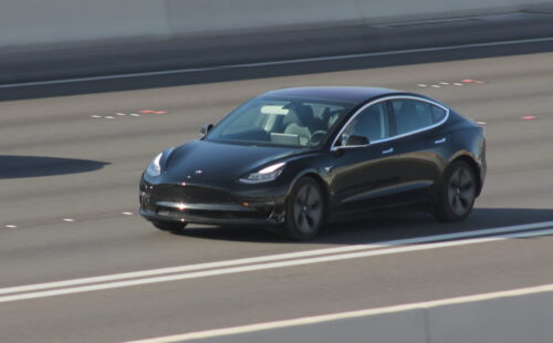 01-portada-tesla-conduccion-asistida