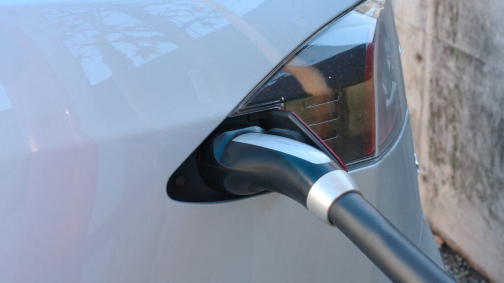 02-interior-auto-electrico-1200x675