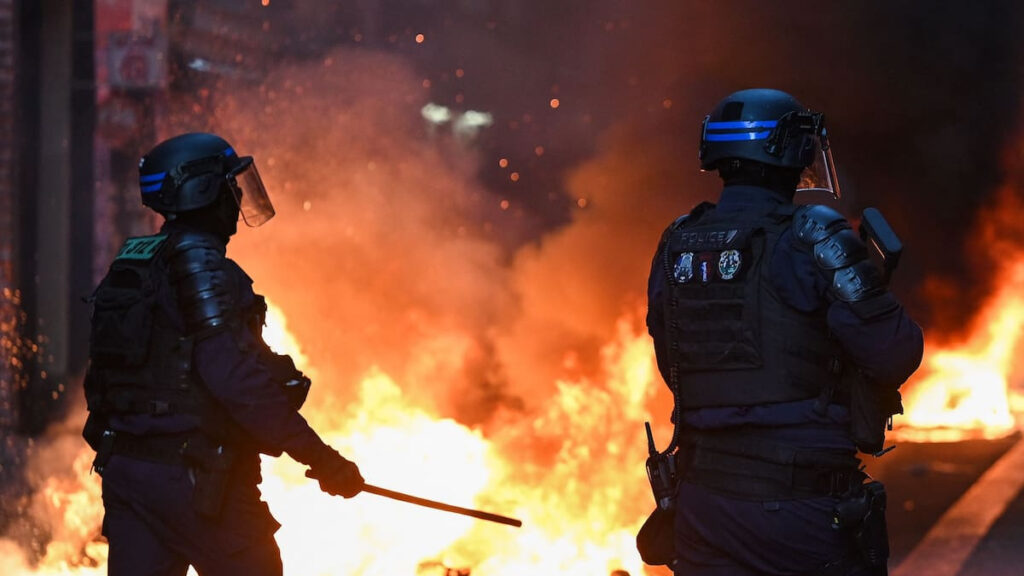 04-interior-paris-policia-1200x675