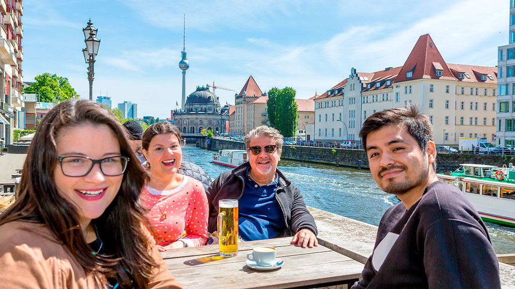 Alemania, visas, trabajo, Working Holiday Alemania argentinos, visa Working Holiday Alemania, trabajar en Alemania, vivir en Alemania, argentinos en Alemania, visa Alemania para argentinos, requisitos Working Holiday Alemania, salario mínimo Alemania 2026, trabajo en Alemania para argentinos, jóvenes argentinos Alemania, trabajar 6 meses en Alemania, visa para trabajar en Alemania, Embajada de Alemania en Argentina, requisitos visa Alemania, Working Holiday 2026