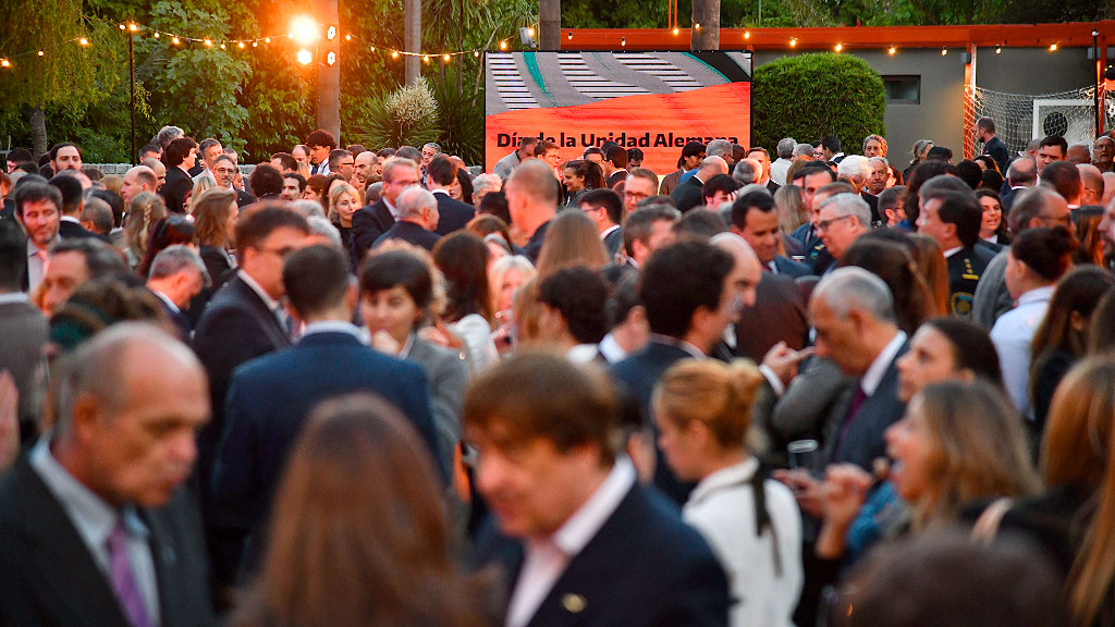 Tag der Deutschen Einheit, Deutschland, Argentinien, Tag der Deutschen Einheit, Deutsche Botschaft Buenos Aires, Catalina Cullas, deutsche Botschafterin Argentinien, Deutschland Argentinien, deutsch-argentinische Beziehungen, Deutsche Botschaft Argentinien, Tag der Deutschen Einheit Buenos Aires, deutsch-argentinische Gemeinschaft, erste deutsche Botschafterin Argentinien, Carlos Alberto Presti, Verteidigungsminister Argentinien, deutsche Wiedervereinigung, Deutschland Argentinien Beziehungen, AHK Argentinien, deutsch-argentinische Institutionen, Max-Planck-Gesellschaft Argentinien, Deutsch-Argentinisches Hochschulzentrum, Berliner Philharmoniker Buenos Aires, Teatro Colón, deutsche Gemeinschaft Argentinien, deutschsprachige Gemeinschaft Argentinien