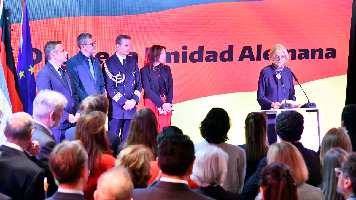 Tag der Deutschen Einheit, Deutschland, Argentinien, Tag der Deutschen Einheit, Deutsche Botschaft Buenos Aires, Catalina Cullas, deutsche Botschafterin Argentinien, Deutschland Argentinien, deutsch-argentinische Beziehungen, Deutsche Botschaft Argentinien, Tag der Deutschen Einheit Buenos Aires, deutsch-argentinische Gemeinschaft, erste deutsche Botschafterin Argentinien, Carlos Alberto Presti, Verteidigungsminister Argentinien, deutsche Wiedervereinigung, Deutschland Argentinien Beziehungen, AHK Argentinien, deutsch-argentinische Institutionen, Max-Planck-Gesellschaft Argentinien, Deutsch-Argentinisches Hochschulzentrum, Berliner Philharmoniker Buenos Aires, Teatro Colón, deutsche Gemeinschaft Argentinien, deutschsprachige Gemeinschaft Argentinien