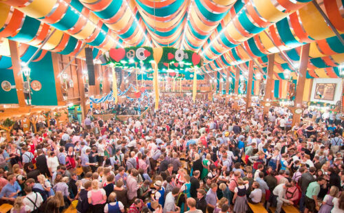 Oktoberfest, Múnich, cerveza alemana, récord Oktoberfest 2026, 7,4 millones visitantes Oktoberfest, cerveza Oktoberfest, Festbier, consumo cerveza Alemania, Wiesn 2026, cerveza sin alcohol Oktoberfest, precio cerveza Oktoberfest, Múnich Oktoberfest, récord de visitantes Oktoberfest, consumo Oktoberfest 2026