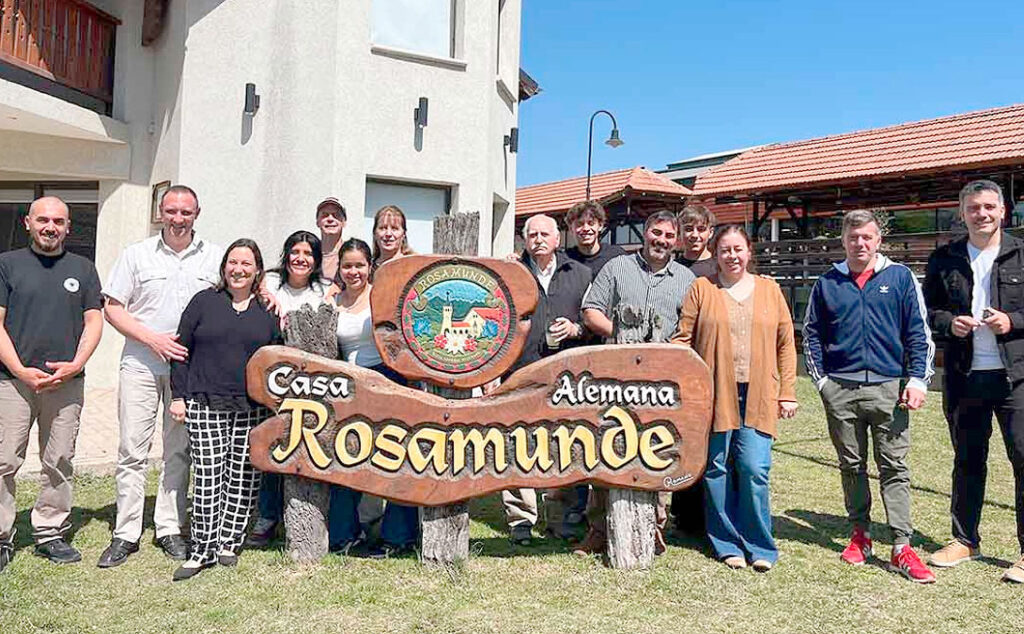 Sommertreffen, Stiftung Verbundenheit, Villa General Belgrano, comunidad alemana en Argentina, inmigración alemana Argentina, 200 años de inmigración alemana, Asociación Alemana Rosamunde, JungesNetzwerk, comunidad alemana Córdoba, alemanes en Argentina, Argentina Alemania, relación bilateral Argentina Alemania, Gabriel Podevils, Kevin Wiedensee, nuevas generaciones comunidad alemana, asociaciones alemanas Argentina, Stiftung Verbundenheit América Latina, Sommertreffen Argentina, cultura alemana Córdoba, participación comunitaria