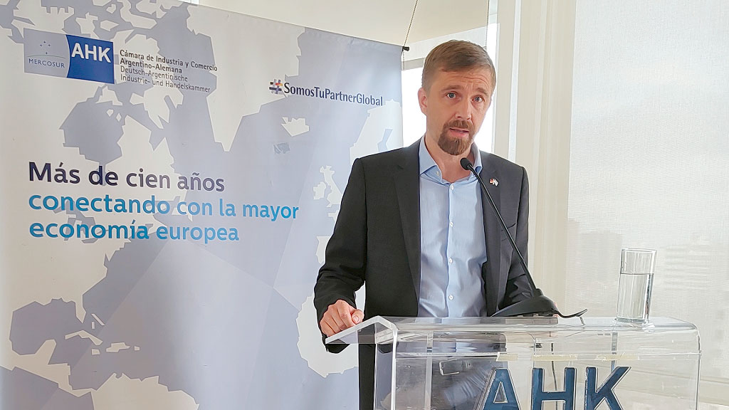 Vaca Muerta, Alemania, Tecnología, empresas alemanas Vaca Muerta, tecnología para Vaca Muerta, Vaca Muerta producción, producción de petróleo Vaca Muerta, Vaca Muerta 1,5 millón de barriles, Vaca Muerta 2030, infraestructura Vaca Muerta, maquinaria alemana Argentina, industria alemana Vaca Muerta, Siemens Energy Vaca Muerta, VMOS Vaca Muerta, oleoducto VMOS, tecnología alemana Oil & Gas, inversiones alemanas Argentina, Oil & Gas Argentina Alemania, AHK Argentina Oil & Gas, equipamiento para Vaca Muerta, ingeniería alemana Argentina, cooperación energética Argentina Alemania
