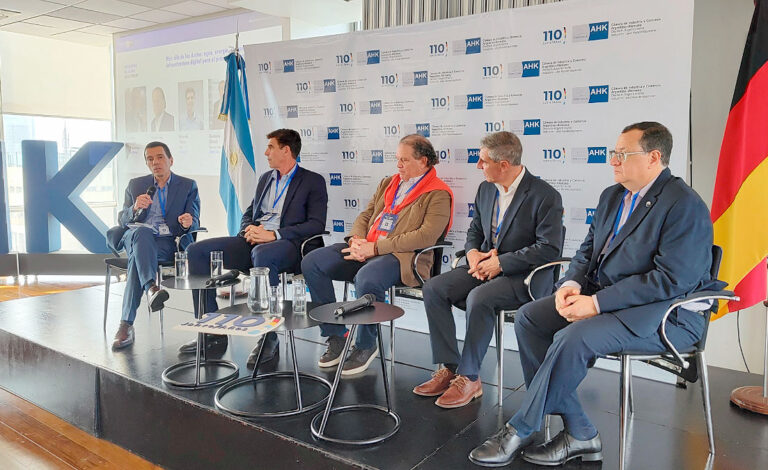 Vaca Muerta, Alemania, Tecnología, empresas alemanas Vaca Muerta, tecnología para Vaca Muerta, Vaca Muerta producción, producción de petróleo Vaca Muerta, Vaca Muerta 1,5 millón de barriles, Vaca Muerta 2030, infraestructura Vaca Muerta, maquinaria alemana Argentina, industria alemana Vaca Muerta, Siemens Energy Vaca Muerta, VMOS Vaca Muerta, oleoducto VMOS, tecnología alemana Oil & Gas, inversiones alemanas Argentina, Oil & Gas Argentina Alemania, AHK Argentina Oil & Gas, equipamiento para Vaca Muerta, ingeniería alemana Argentina, cooperación energética Argentina Alemania